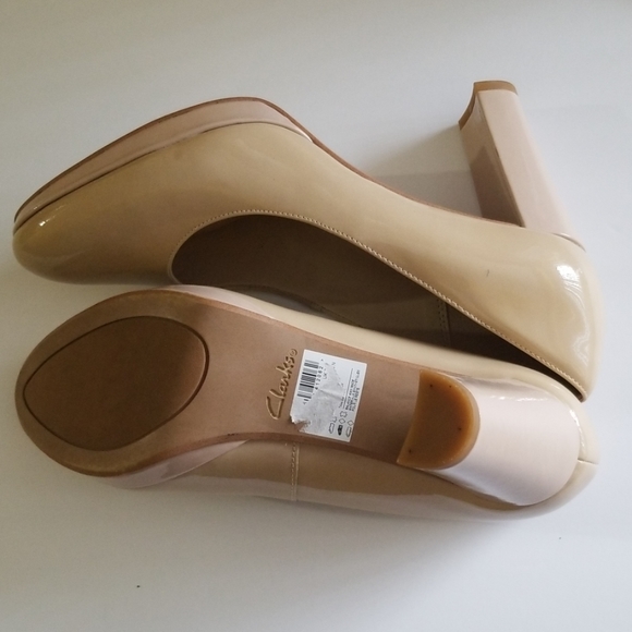 Shoes - Picture 6 of 8